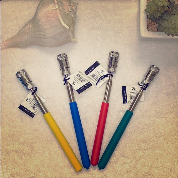 π Extendable Magnet/LED flashlight gadget - Picture 1 of 4